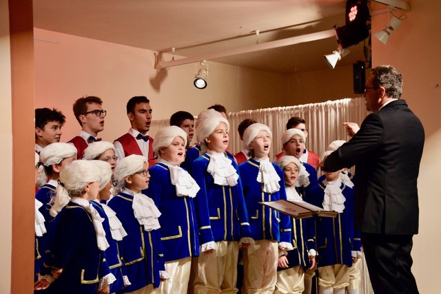Die Burschen des Mozart Knabenchor Wien proben mehrmals in der Woche in Favoriten für ihre Konzerte.
