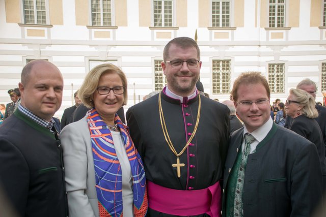 Stadtrat Erich Hauptmann, Landeshauptfrau Johanna Mikl-Leitner, Propst Petrus Stockinger, Bürgermeister Christoph Artner.