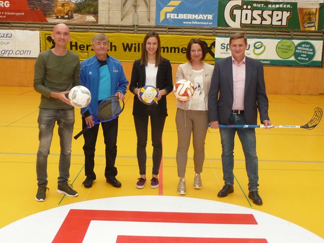 Präsentierten das diesjährige Programm der Sommersport & Spaß-Aktion für Leobener Kinder in den Sommerferien: Andreas Raidl, Leiter des Referates Sport der Stadt Leoben, PSV-Obmann Max Erker, Konga-Trainerin Lisa-Marie Hohenthal, Sportreferentin Margit Keshmiri und Bürgermeister Kurt Wallner (v.l.).