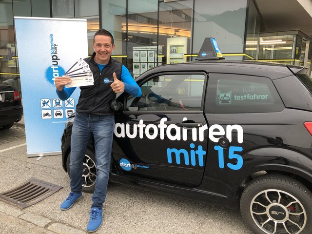 Markus Dirschlmayr von der startup-fahrschule harry stellt 2 x 2 Karten für das EAV-Konzert zur Verfügung. | Foto: Rothwangl