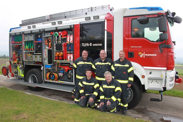 Stolz präsentierte das Kommando der Freiwilligen Feuerwehr Axberg das neue Einsatzfahrzeug.