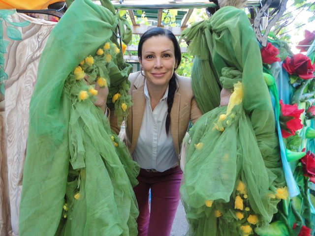 Mit ihrer eigenen Showproduktion „Living Plants“ tourt die ausgebildete Eventmanagerin Elisabeth Wimmer durch die Gärten Niederösterreichs. 