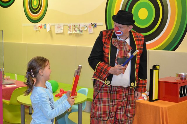 Der Clown Shortiny begeisterte die Kinder mit seiner Zaubershow.