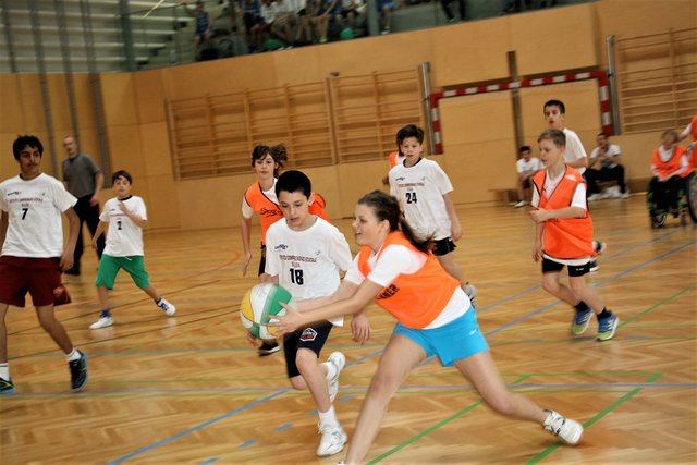 Beim Unified Basketballturnier kämpfen Kinder mit und ohne Beeinträchtigung gemeinsam um den Sieg. | Foto: Edith Ertl