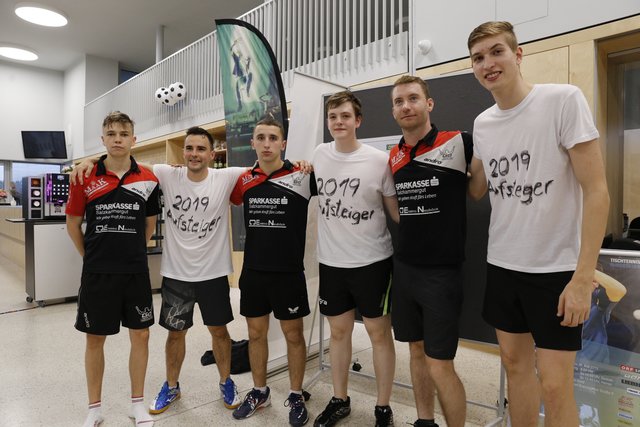 Abschlussfoto mit den enttäuschten aber fairen Tischtenniskollegen aus Ebensee | Foto: Christian Binder