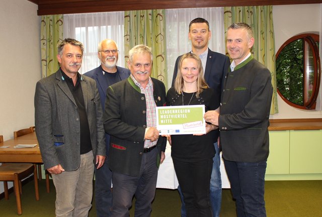 Der Vorstand der LEADER-Region Mostviertel-Mitte v.l.n.r.: Obmann der KR Traisen- Gölsental Bgm. Alois Kaiser, Obmann der KR Pielachtal Bgm. Kurt Wittmann, LEADER Obmann Bgm. Anton Gonaus, LEADER-Geschäftsführerin Petra Scholze-Simmel, Sprecher der Kleinregion Schallaburg Bgm. Thomas Vasku, Obmann der KR Hoch6 Bgm. Martin Leonhardsberger.