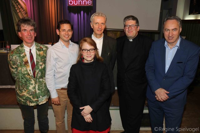 Podiumsdiskussion zu Unheil und Heil in Pressbaum mit Mag. Dieter Halama, Mag. Jan Ledochowski, Mag. Michaela Starosciak, MMag. Dr. Manfred M. Müller mit Pfarrer Mag. Johann Georg Herberstein und Bürgermeister Josef Schmidl-Haberleitner.