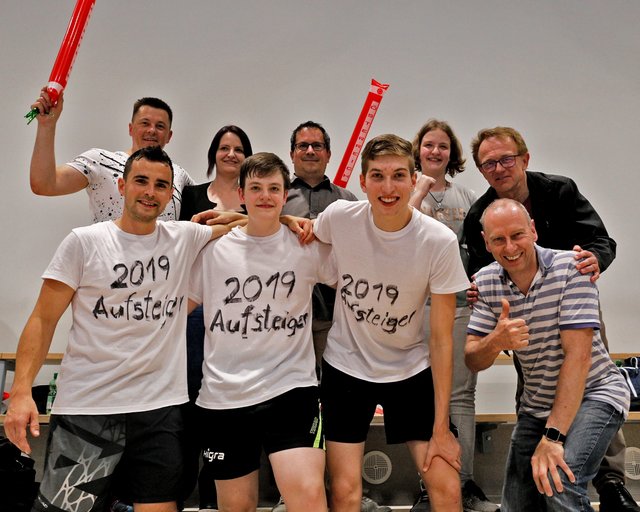 Uniqa Biesenfeld - Spieler, Trainer und Eltern in Jubelstimmung | Foto: Christian Binder
