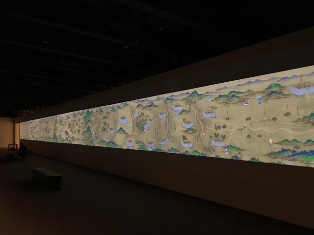 Mittels Medienservern wurde eine historische Karte der Seidenstraße im Hongkonger Museum präsentiert.