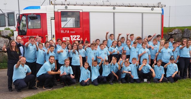 Bezirkssachbearbeiterin Stefanie Wiesinger, VDir. Johann Auer, Jugendbetreuer Christian Schuh  | Foto: privat