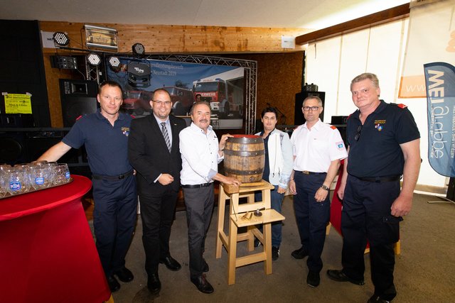GGR Martin Fochler, Wirtschaftsbund-Teilbezirlsobmann Inf. Alexander Smuk, Bürgermeister Hans Rädler, Baumeisterin Hermine Besta, Kommandant HBI Günter Ostermann, Taxiunternehmer Peter Graf.

 | Foto: Harald Wrede
