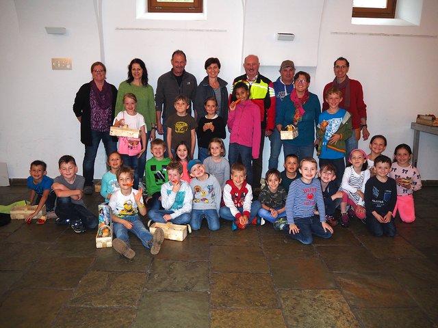 Das geplante Picknick wurde kurzerhand in die Poststallungen Sieghartskirchen verlegt, wo Groß & Klein regionales Obst und Gemüse verkosten konnten.