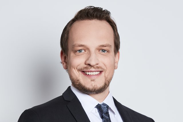 "Ganz wichtig ist es, dass die Betriebe das Wissen im Betrieb sichern und im Idealfall an die nächste Generation weitergeben. Es geht also um Wissensmanagement und hier vor allem um Erfahrungswissen“, sagt Christoph Schulte-Cloos von der Demografieberatung.