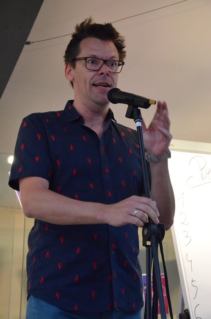Als Moderator des 1. Poetry Slams in Telfs führte Markus Köhle durch den Abend.