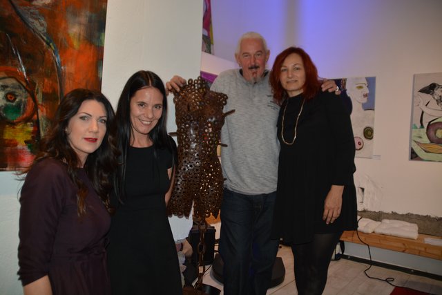 Moderatorin Manuela Kamper mit dem Künstler-Trio Verena Zangerle, Bernhard Witsch und Claudia Lajda.