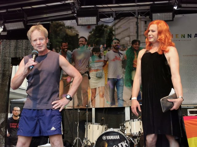 Alfred Weber schaffte den Weltrekord mit mehr als 550 Liegestütze auf einer Hand.