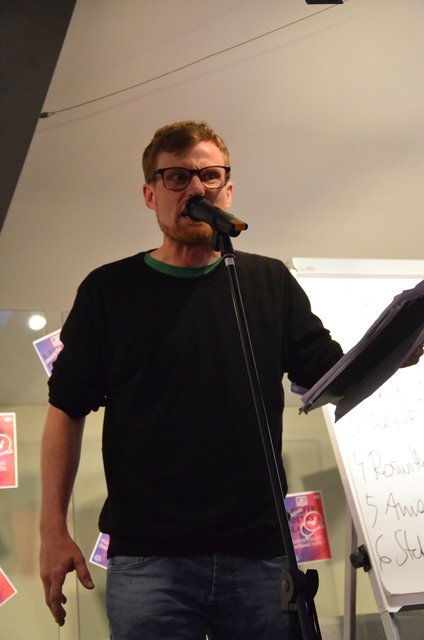 Eine Pilzsuche bzw. eine Bergtour mit Stefan Abermann entzückt die Lachmuskeln.
