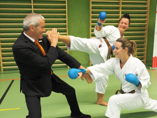 Josef Renz freut sich sein enormes Wissen über die Kampfkunst Karate weiterzugeben.