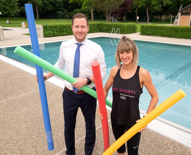 Bürgermeister-Stellvertreter Stadtrat Michael Schnedlitz mit "Mrs. Sporty"-Trainerin Virag Bocskai. | Foto: Weller, Stadt WRN