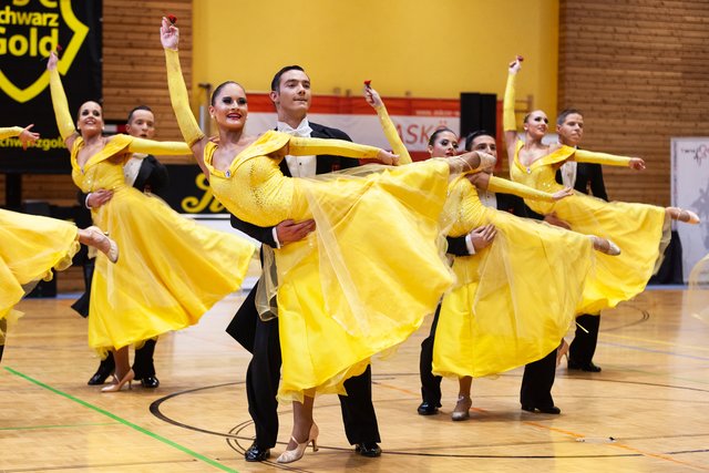 TSC Schwarz Gold - A Team mit dem Thema "Beauty and the Beast".