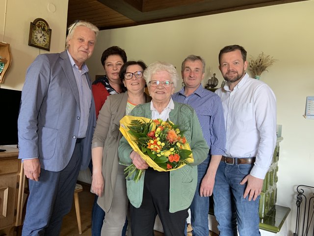 Bezirksstellenobmann Alfred Babinsky, Christa Neubauer, Elisabeth Honsig, Maria Neubauer, Johann Neubauer, Bezirksstellenleiter Julius Gelles