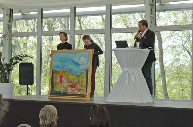 Jopera-Intendant Dietmar Kerschbaum betätigte sich als Auktionator zu Gunsten der Kinderhilfsstiftung EFIS. | Foto: Jopera