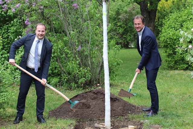 Politiker als Vorbild: Bezirkschef Daniel Resch (l.) und sein Stellvertreter Robert Wutzl (beide ÖVP). | Foto: BV 19