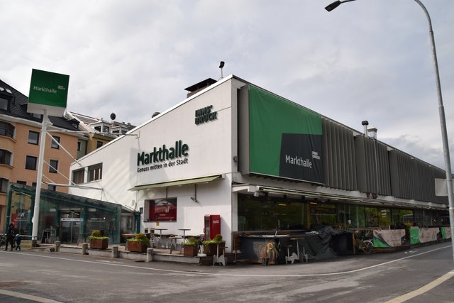 Der unattraktive Vorbau – und damit auch das Wurstbistro Wurst&amp;Wonne – soll bald abgerissen werden.
