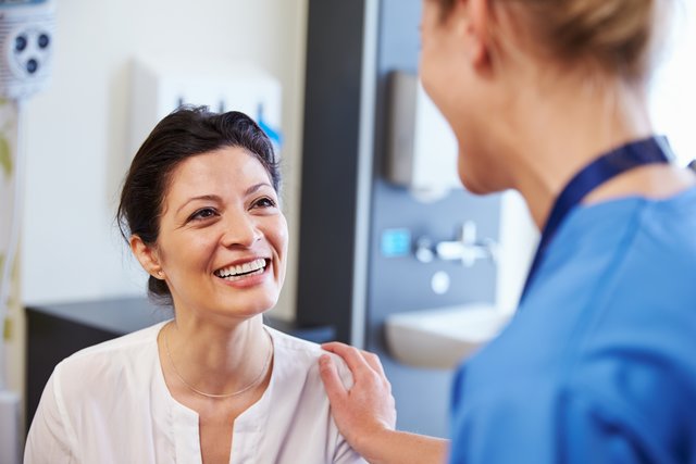Eine gute medizinische Betreuung optimiert die Lebensqualität.  | Foto: Monkey Business Images / shutterstock.com