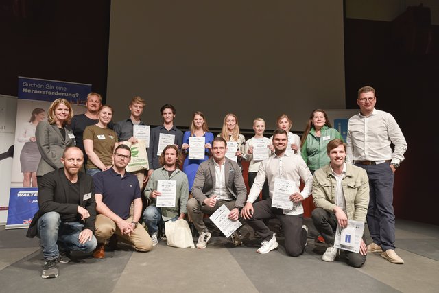 Die drei Gewinner-Teams mit den Auftraggebern Ciara Drechsler und Matthias Leibetseder (beide Walter Group), Richard Hirschhuber (Greenstorm) und Gernot Breitenberger (Vinorama) sowie Fiona Aschenbrenner, Karin Steiner und Markus Gwiggner (alle i.ku).  | Foto: ofp kommunikation