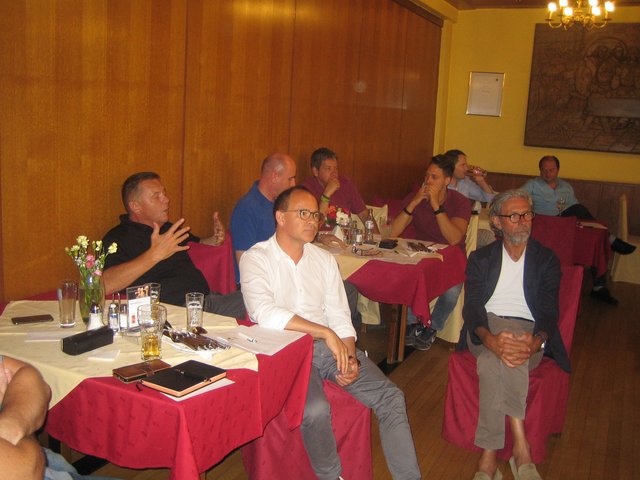 Rudi Grubich (l.), Obmann-Stellvertreter, ergriff das Wort. | Foto: Herbie Auer