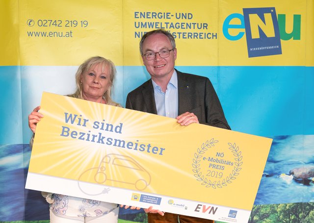 E&amp;UGR Andrea Koger (l.) und LH-Stellvertreter Stephan Pernkopf. | Foto: NLK Burchhart