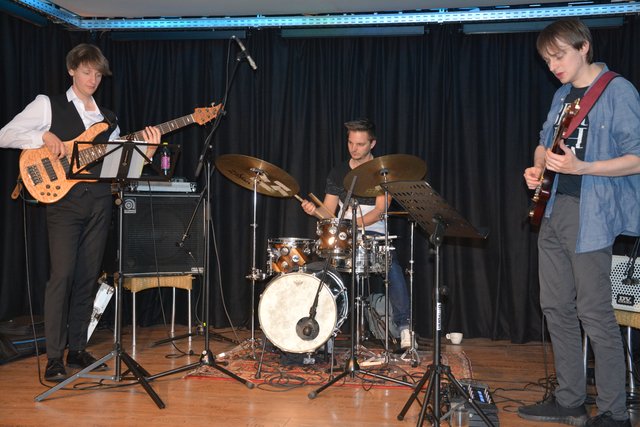 Das Trio „Klein Kählwien“ spielte beim Jazz-Brunch in der "Zone Kultur.Leben.Wörgl" auf. | Foto: Veronika Spielbichler