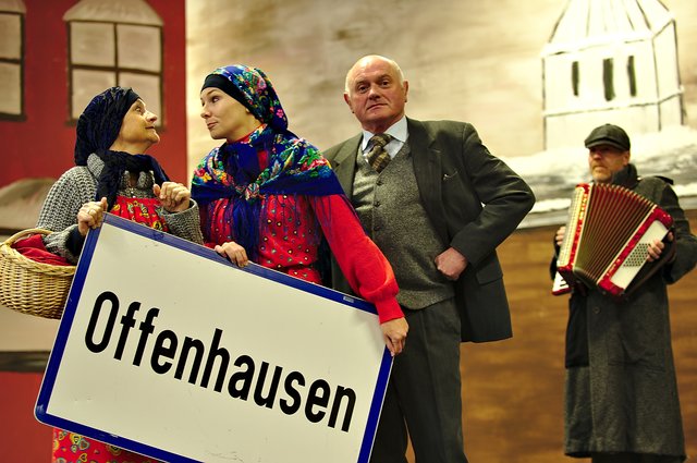 Das russische Theaterstück "Der Revisor" wird an mehreren Terminen im Juni im Sägewerk Offenhausen aufgeführt, aktuelle politische Bezüge inklusive.