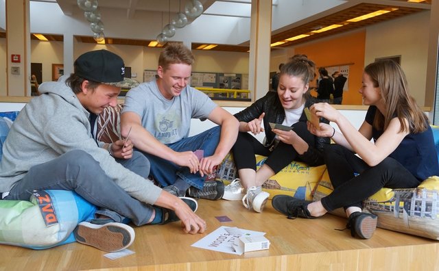 Die HTL-Schüler durften das Spiel testen und waren von „Wood’s That?“ begeistert. | Foto: proHolz Tirol