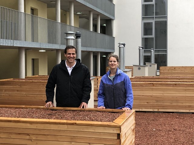 Laura Lipensky und Wolfgang Palme stehen den Mietern mit gärtnerischem Rat und natürlich auch Tat zur Seite. | Foto: Berger (4)