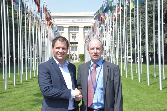 LH-Stv. Michael Schickhofer mit dem hohen UN-Repräsentanten Rudolf Müller. | Foto: Land Steiermark/Stolz