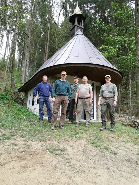 Die Jägerschaft fertigte ein stabiles Gerüst an. | Foto: Foto: Gemeinde NWK