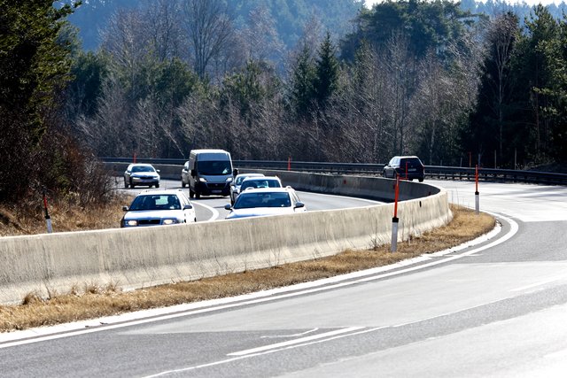 Auf der A2 im Wechselgebiet ereignete sich ein Unfall mit Fahrerflucht.