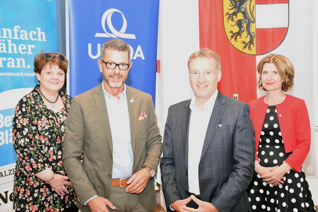 Im Bild, die Preispaten: Brigitte Vesely (Uniqa), Michael Kretz (Bezirksblätter), Manfred Rosenstatter (WKS), Bundesrätin Andrea Eder-Gitschthaler (Uniqa).  | Foto: Daniel Schrofner