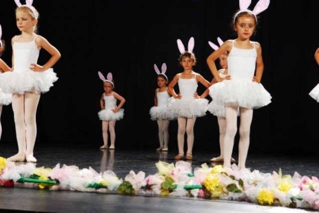 Die Kids der Ballettschule Irmi performten "Aschenputtel". | Foto: Ballettsch. Irmi