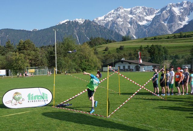 Der richtige Abwurf ist die halbe Miete beim Weitwurf mit der Vortex-Wurfrakete | Foto: ASVÖ Tirol