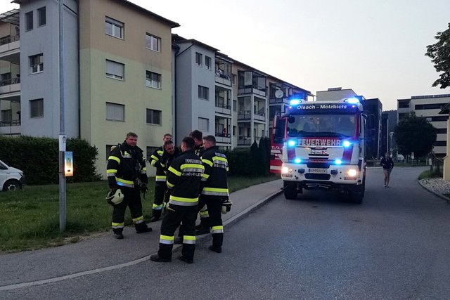 In der Spittaler Löhnestraße geriet eine Küche in Brand, drei Feuerwehren waren im Einsatz
