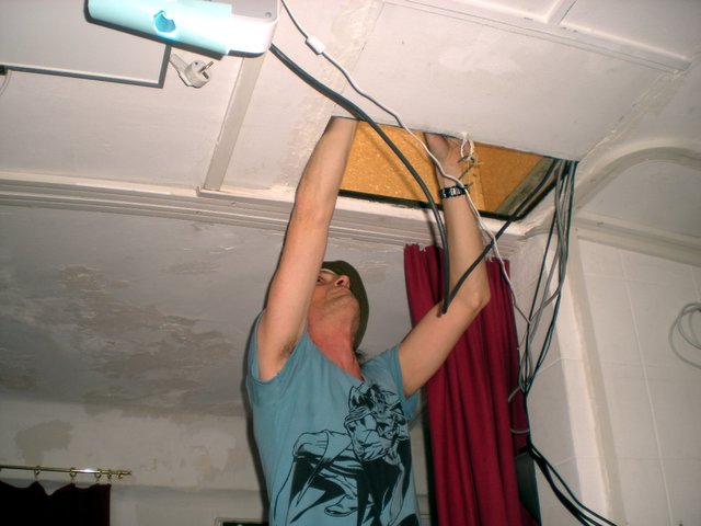 Markus B. checkt die Technik-Luke | Foto: VADA