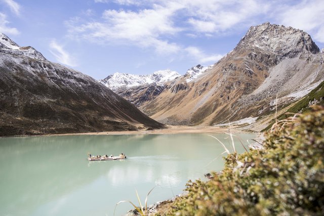 Europas höchste Floßfahrt am Rifflsee findet in diesem Jahr von Juni bis Oktober statt.
  | Foto: Pitztaler Gletscher/Daniel Zangerl