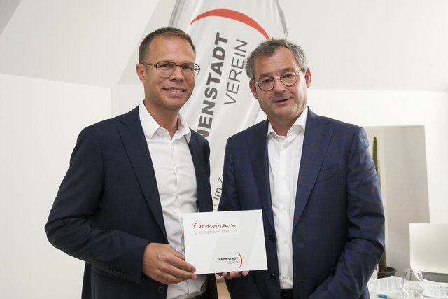 Thomas Hudovernik, Obmann des Innenstadtvereins (re.) und sein Stellvertreter Ulrich Miller bei der heutigen Pressekonferenz