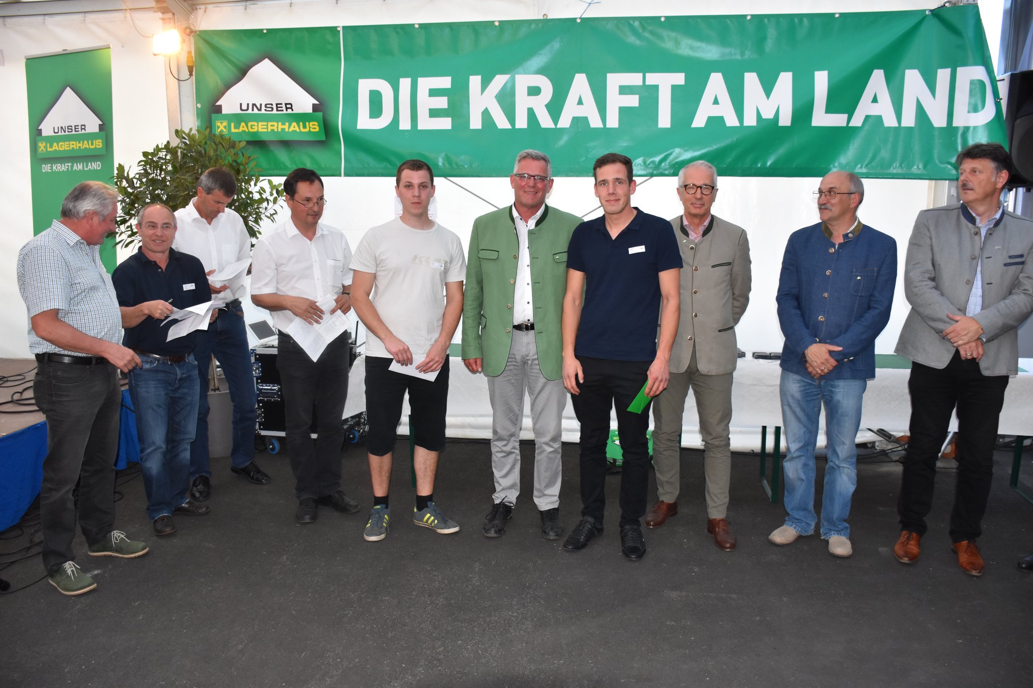 Autor: Josef Messirek aus Hollabrunn Das Angebot der Hausbesitzerin nahm er nach kurzem berlegen an. im Juni sollen Bckerei und Caf in der Marktpassage am Retzer Hauptplatz erffnet werden. Sie wollen Ihren Garten pflegen? Niedersterreich sucht die aktivste Gemeinde (mit Umfrage!) BCKER KOMMT NACH RETZ: Wiederbelebung der