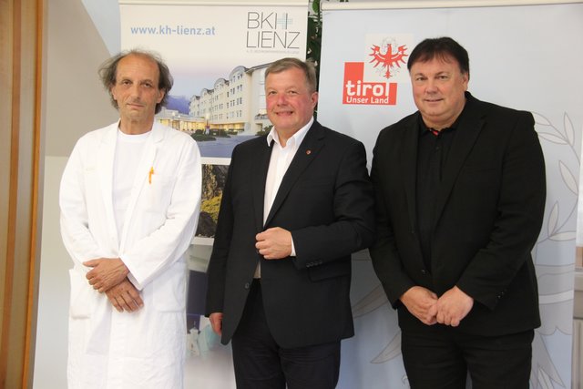 Primar Martin Schmidt, Landesrat Bernhard Tilg und Obmann Andreas Köll (v.l.) präsentierten die Reformpläne. | Foto: Hans Ebner