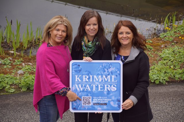 Umgesetzt wurde der Guide von der Innsbrucker Firma " Locandy". Im Bild: TVB Krimml-Geschäftsführerin Petra Lemberger, Monika Wiedmann (OeAV Sektion Warnsdorf) sowie Patricia Lutz (Grohag)  | Foto: TVB Krimml
