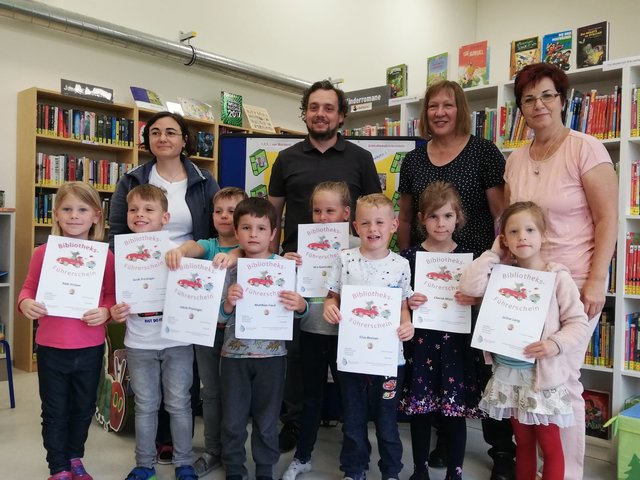 Neun Vorschulkinder absolvierten "Fahrstunden" in der Bücherei Litzelsdorf.